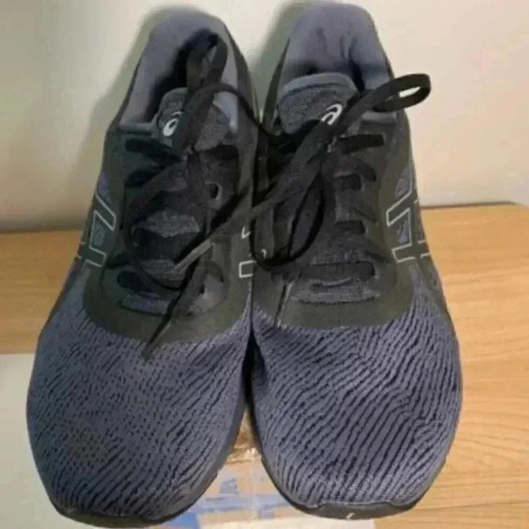 K1168. ASICS- Gray/Black- US 10.5 Men's - Picture 4 of 4